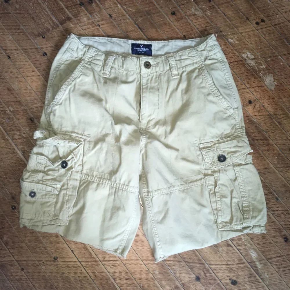 American Eagle tan khaki classic cargo size 30 shorts